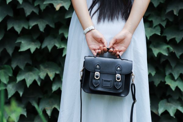 Removing Oil-Based Perfume Stains from Leather Handbags