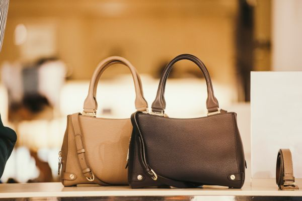 How to Measure a Handbag for the Perfect Fit 